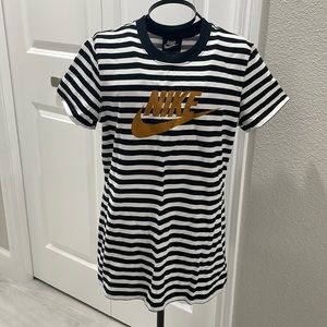 New W/O Tags NIKE Black & White Stripe Tee Women’s SZ XS
